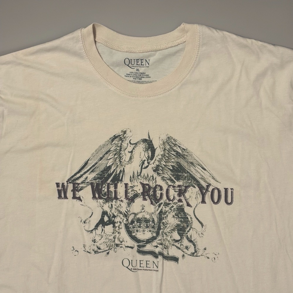 Queen We Will Rock You T Shirt Men's XL Freddie Mercury Short Sleeve Cream